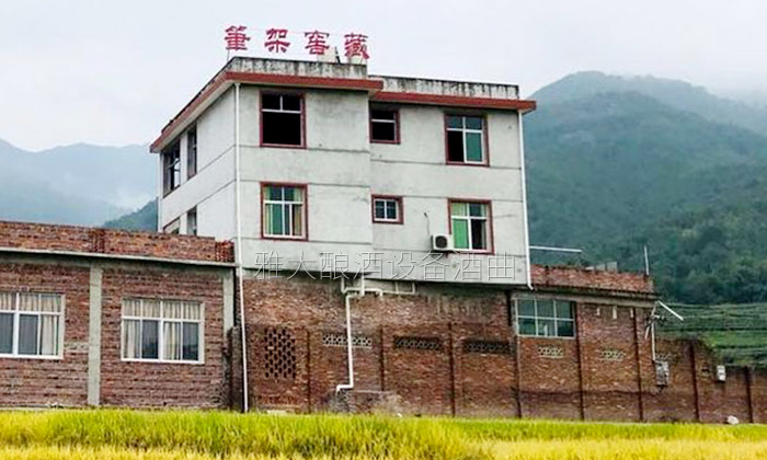 23-驚，藥材商竟改行用不銹鋼釀酒設(shè)備開了個“筆架窖藏”酒坊！