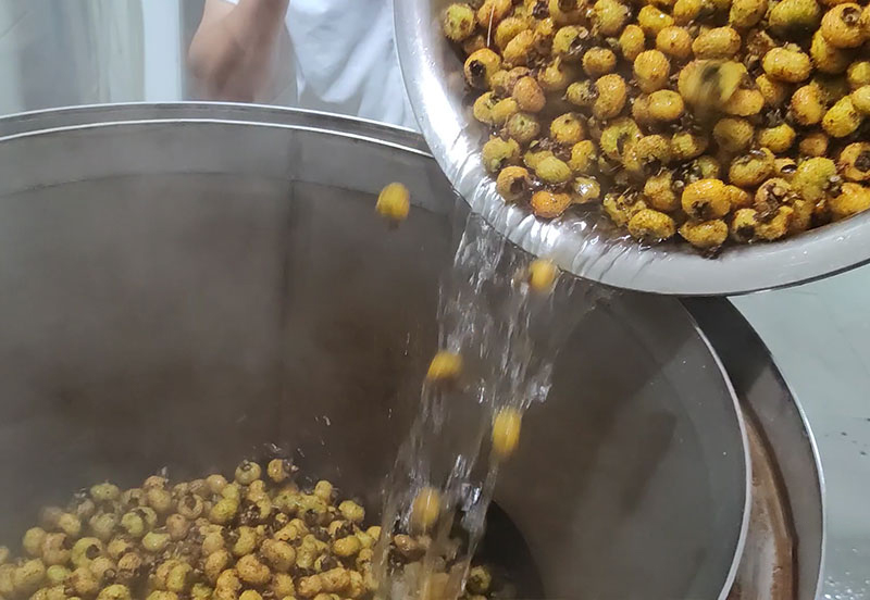 刺梨蒸熟