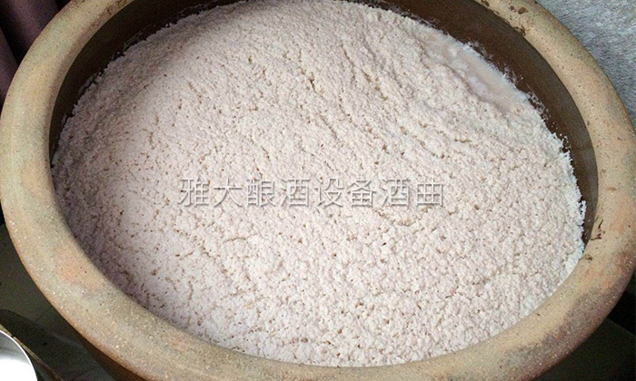 釀酒工藝-低度白酒是如何用白酒釀酒設(shè)備釀制的？4