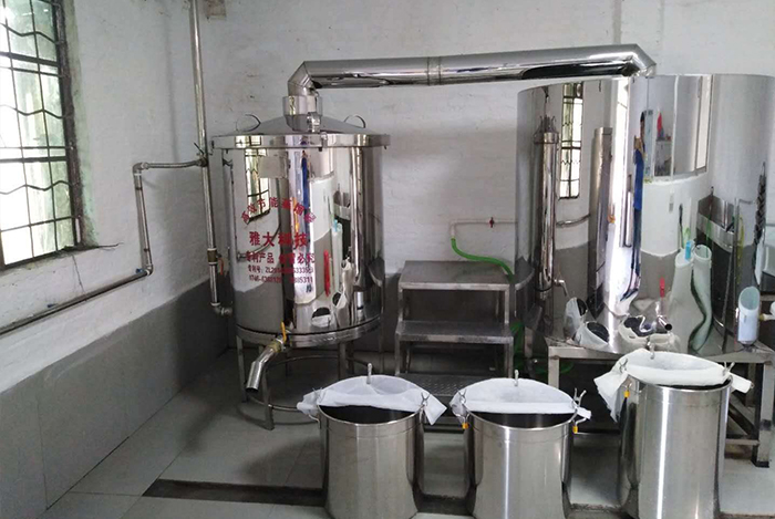 7.29純糧釀酒設備接酒，紗布過濾