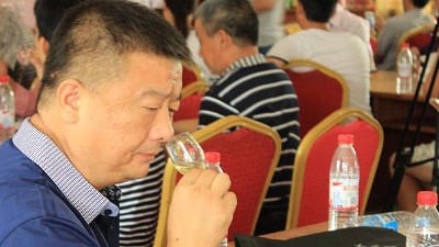 雅大釀酒設(shè)備釀酒師帶您認(rèn)識(shí)白酒香氣，提高白酒嗅商。