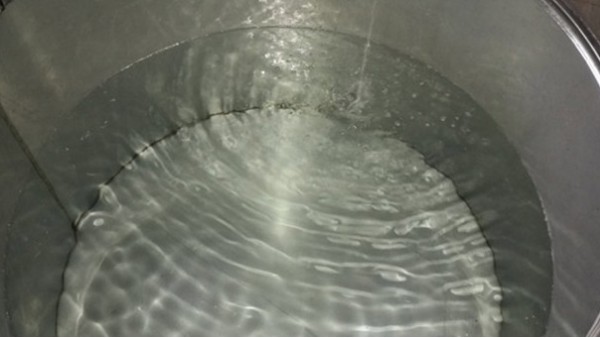 過年聚餐，我們到底該喝高度酒，還是低度酒？
