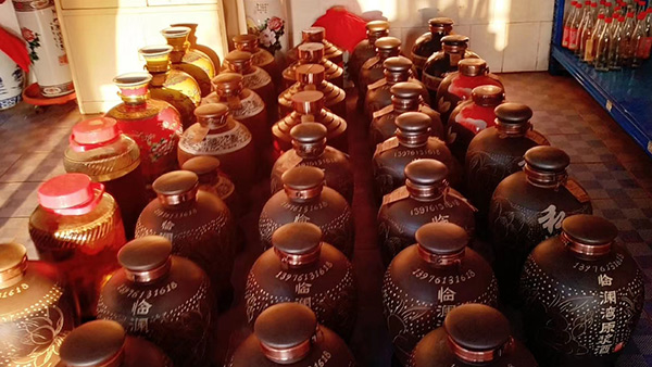 小型酒廠釀酒設(shè)備：想知道臨瀾灣純糧酒大賣全國的奧秘，請點這里