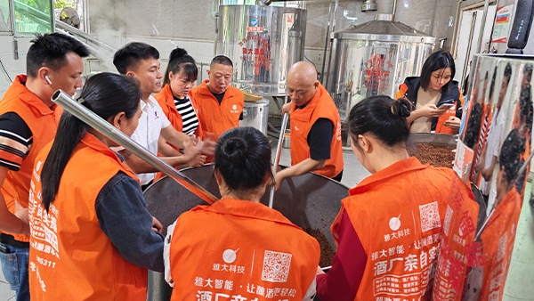 用小型酒廠釀酒設備開酒坊，釀酒技術重要還是銷售能力重要？