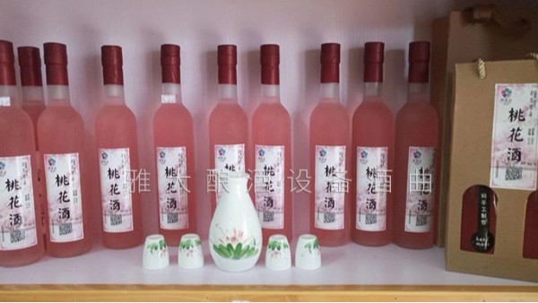 桃花源不僅桃花美，用熟料釀酒設(shè)備釀造的桃花酒更美