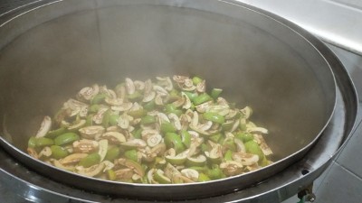 木瓜價(jià)格持續(xù)走低利潤(rùn)低？試試用烤酒設(shè)備將它們釀成酒吧！