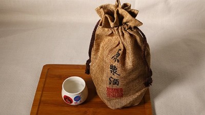 用白酒生產(chǎn)設(shè)備釀小曲固態(tài)白酒，怎樣操作出酒才多？