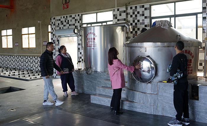 對(duì)老酒坊升級(jí)，加購(gòu)一套1000型大型釀酒設(shè)備
