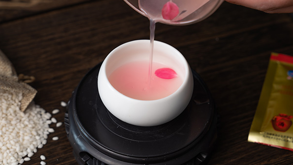 釀一壇美味桃花糯米酒，封存春天的味道