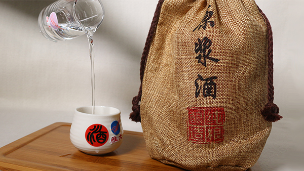 用小型釀酒設(shè)備釀造的白酒，為什么能品出花果香？