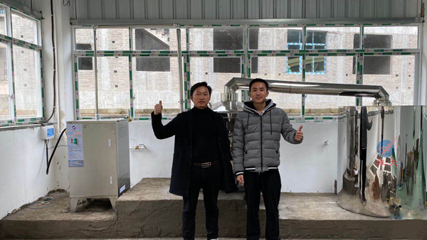 引進烤酒設備開發(fā)刺梨酒，將刺梨變成脫貧致富“金果果”