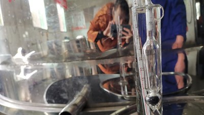 白酒蒸餾設(shè)備蒸酒時，接酒的度數(shù)如何處理？