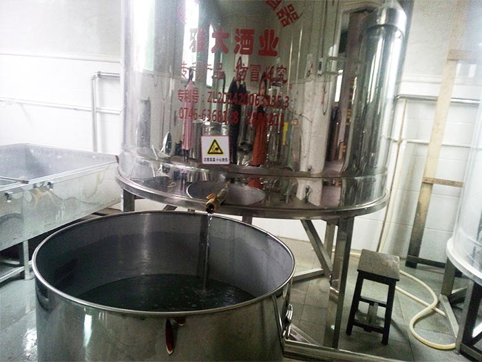 12.23用釀酒新設備蒸桃子酒