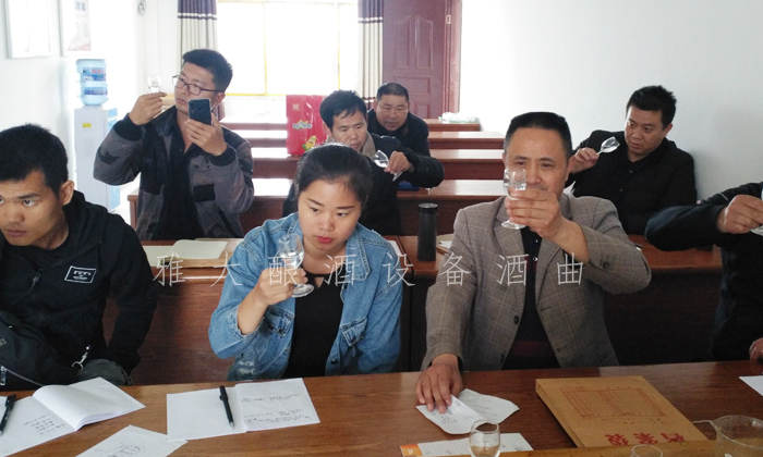 9.18釀酒蒸餾設(shè)備做酒是一個投資小，回報快的項目