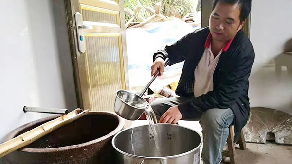 從廚師到釀酒師，用蒸餾釀酒設(shè)備釀出美酒，釀出紅火日子