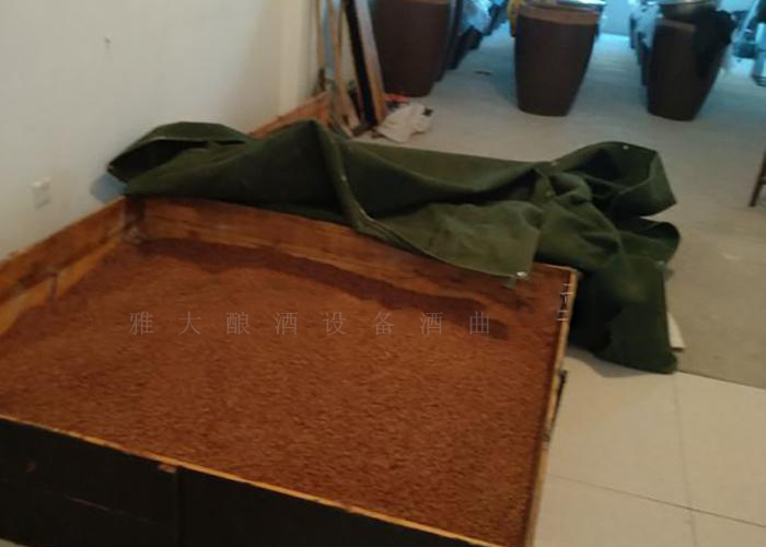 12.26冬季做固態(tài)酒，糖化時在上面蓋保溫棉保溫