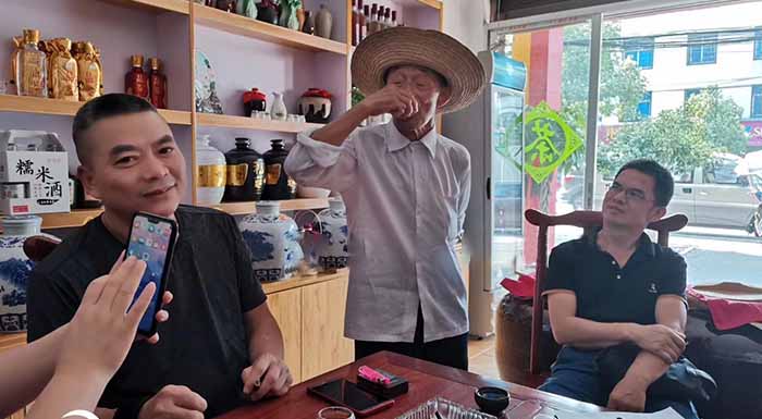 2.24現(xiàn)場品酒，體會酒的口感變化.jpg