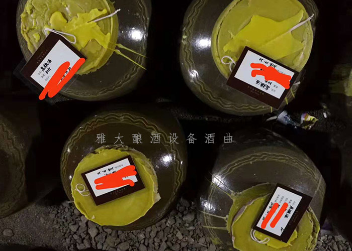 私人定制洞藏酒，每一壇上都寫上顧客的名字